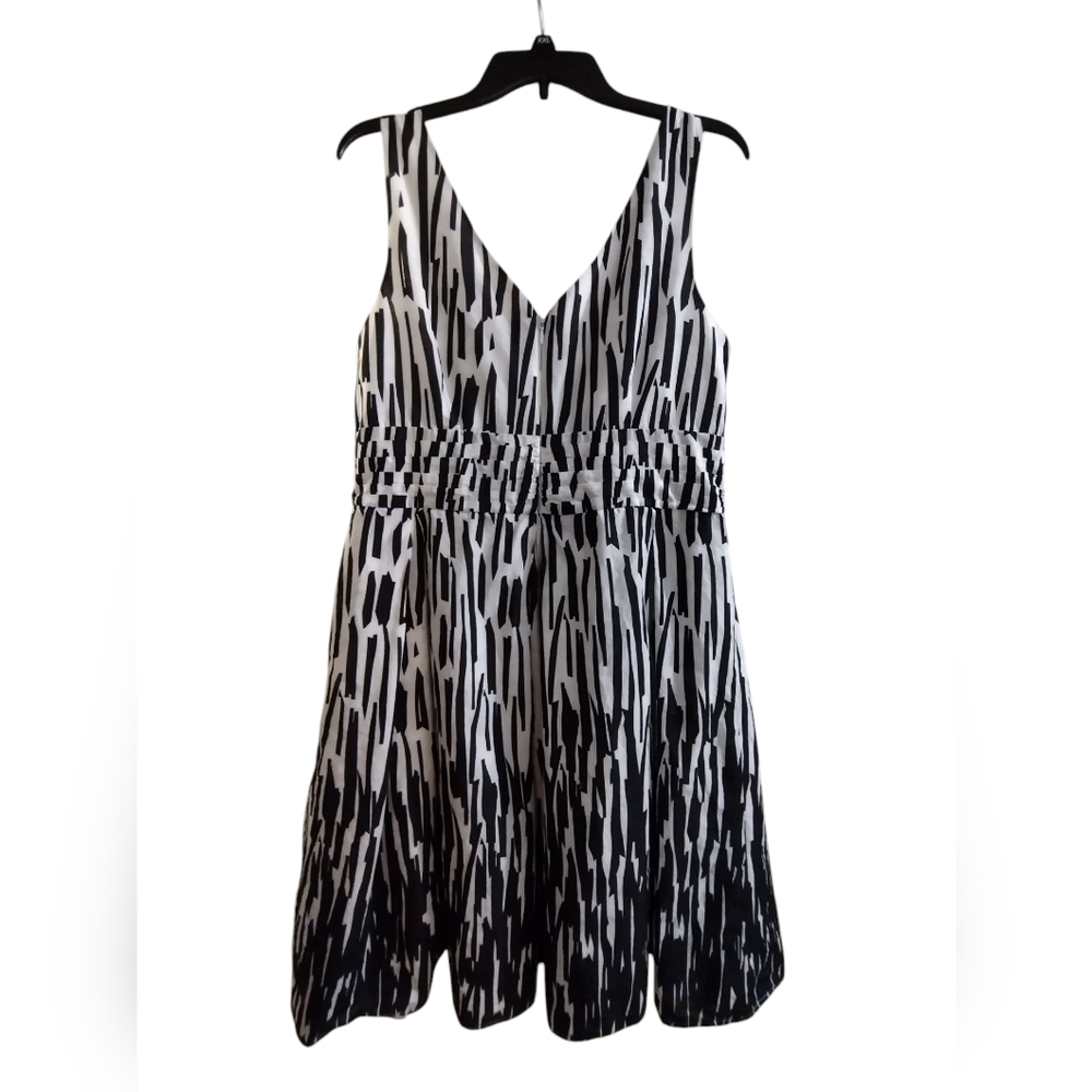 EUC Stylish Black and White Signature Robbie Bee Women's Dress 14W - Picture 4 of 5